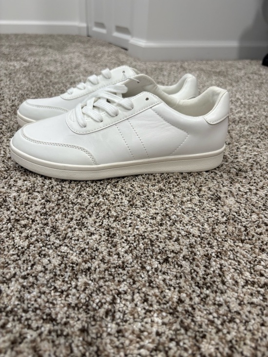 Old Navy Shoes - Old Navy White Low-Top Sneakers for Women